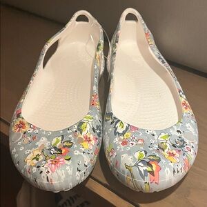 CROCS x Vera Bradley KADEE Limited Edition FLORAL/WHITE Flats WOMEN’S Size 8 US